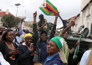 Partido no poder exonerou Robert Mugabe da liderança