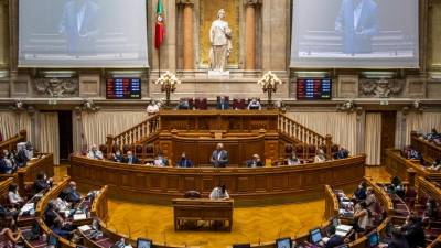 Partidos políticos pedem apoios mais efectivos para salvar o turismo