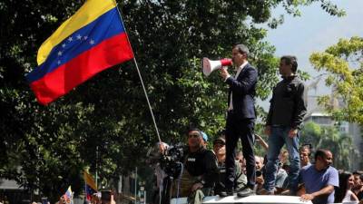 Passaportes venezuelanos válidos cinco anos depois de caducarem