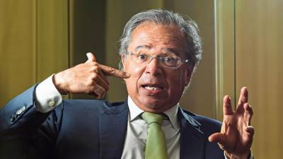 Paulo Guedes, economista  de Bolsonaro, investigado por suspeita de fraude