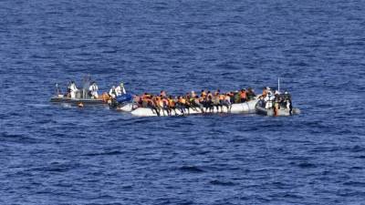 Pelo menos 11 migrantes mortos num naufrágio frente a Tunes