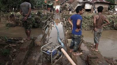 Pelo menos 11 mortos em inundações e deslizamentos de terras em Java, na Indonésia