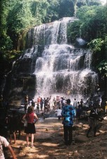 Pelo menos 18 mortos, a maioria estudantes, em cataratas no Gana