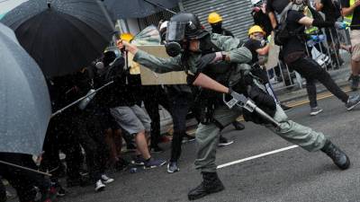 Pelo menos 23 feridos e 11 detidos em confrontos entre polícia e manifestantes em Hong Kong