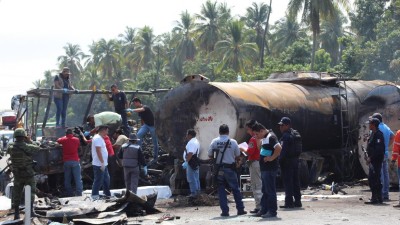 Pelo menos 24 mortos no México em colisão entre camião cisterna e autocarro