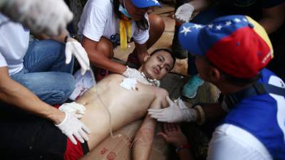 Pelo menos 285 feridos em distúrbios na fronteira Venezuela-Colômbia