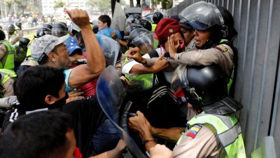 Pelo menos 42 feridos e vários detidos em manifestação contra Supremo Tribunal em Caracas