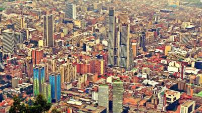 Pelo menos cinco mortos em ataque com carro-bomba em Bogotá