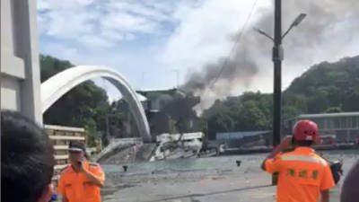 Pelo menos dez feridos em desabamento de ponte em Taiwan