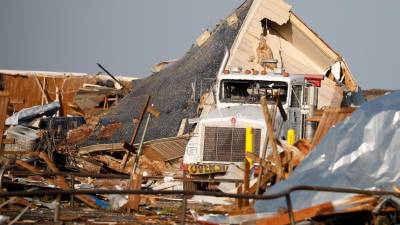 Pelo menos dois mortos e 29 feridos em tornado no Oklahoma, nos Estados Unidos