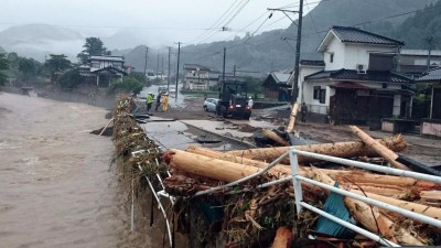 Pelo menos dois mortos e quase 500 mil retirados devido a chuvas torrenciais no Japão