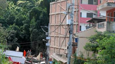 Pelo menos dois mortos em desabamento de dois prédios no Rio de Janeiro