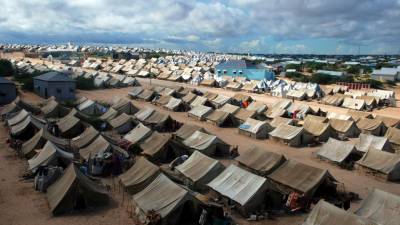 Pelo menos dois mortos em incêndio num campo de refugiados grego
