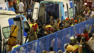 Pelo menos oito feridos em acidente com carro alegórico no Sambódromo do Rio de Janeiro