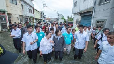 Pelo menos quatro mortos e 143 feridos devido a inundações em Taiwan