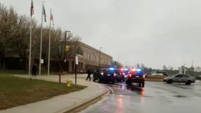 Pelo menos três feridos em tiroteio em escola de Maryland