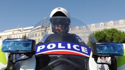 Pelo menos um homem barricado num museu na Riviera Francesa