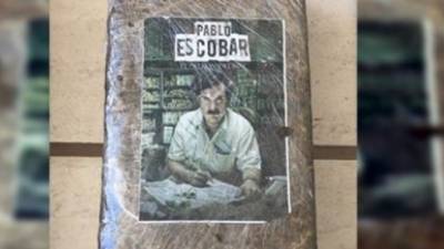 Peru apreendeu 1,15 toneladas de cocaína em embalagens com foto de Pablo Escobar