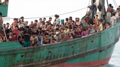 Pescadores indonésios resgatam 76 ‘rohingya’ na costa de Aceh