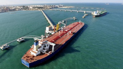 Petróleo pode ser porto seguro para investidores evitarem riscos políticos