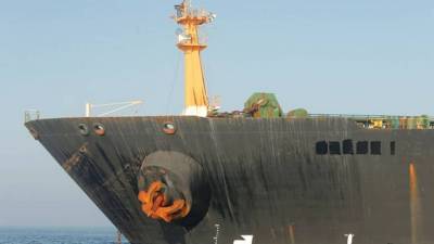 Petroleiro iraniano perseguido pelos EUA altera destino para porto da Turquia