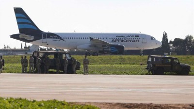 Piratas do ar libertam 109 pessoas do avião desviado para Malta