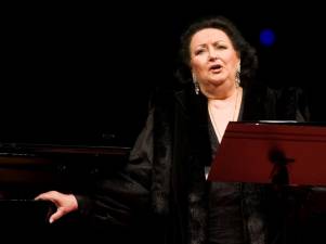 Plácido Domingo diz que foi “um privilégio” cantar com voz “incrível” de Caballé