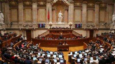 Plenário da AR durou hoje mais de seis horas e meia com oito debates sobre três dezenas de iniciativas
