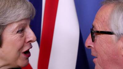 PM britânica reúne-se hoje em Bruxelas com Jean-Claude Juncker