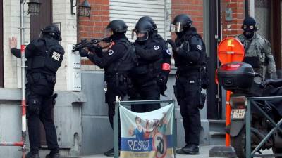 Polícia belga condiciona acesso a subúrbio de Bruxelas após relatos de atirador