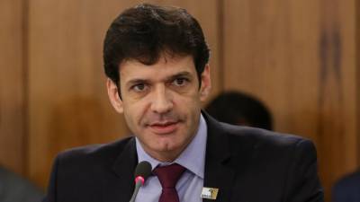 Polícia brasileira prende assessor do ministro do Turismo por suspeita de fraude nas eleições