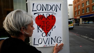 Polícia britânica faz novas buscas e várias detenções