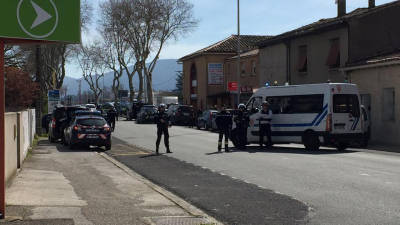 Polícia confirma dois mortos e uma dezena de feridos em sequestro em França