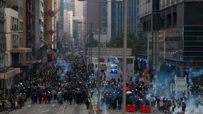 Polícia de Hong Kong anuncia detenção de 29 pessoas no violento protesto de sábado