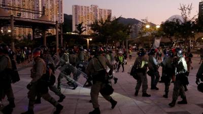 Polícia dispara balas de borracha sobre manifestantes em Hong Kong