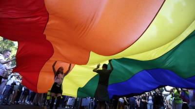 Polícia do Uganda acusada de prender 16 pessoas por suspeita de homossexualidade
