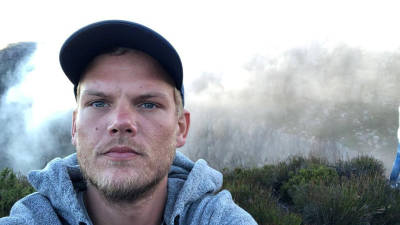 Polícia exclui suspeita de crime na morte do DJ Avicii