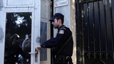 Polícia ferido em ataque com granada contra embaixada francesa em Atenas