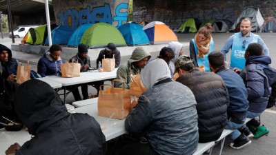 Polícia francesa desaloja acampamentos de imigrantes no norte de Paris