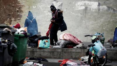 Polícia francesa lança operação de evacuação de dois campos de migrantes perto de Paris
