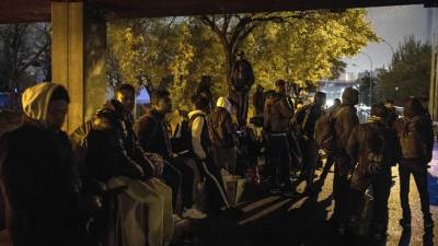 Polícia francesa retira 1.606 pessoas de dois campos perto de Paris