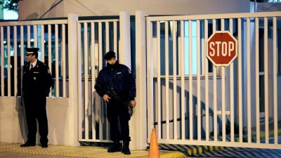 Polícia grega detona bomba no centro de Atenas