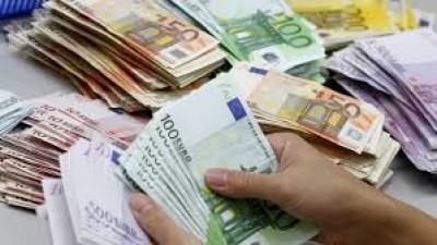 Polícia italiana apreende 28 milhões de euros falsos e detém 13 suspeitos