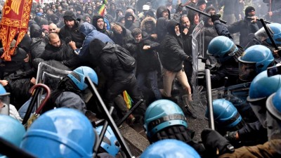 Polícia italiana usa gás lacrimogéneo para dispersar manifestantes