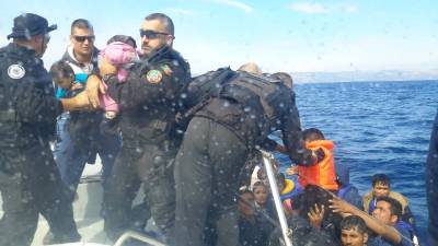 Polícia Marítima auxiliou 27 migrantes na ilha grega de Lesbos