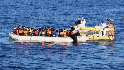 Polícia marítima espanhola resgata 32 imigrantes ao largo da ilha de Alborán