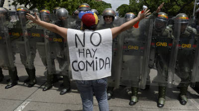 Polícia mata homem que protestava por falta de comida na Venezuela