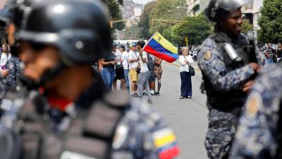 Polícia recorre a gás lacrimogéneo para dispersar manifestação da oposição na Venezuela
