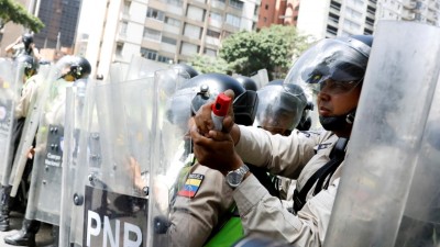 Polícia reprime manifestação convocada pela oposição em Caracas