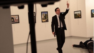 Polícia turco que matou embaixador russo não actuou sozinho